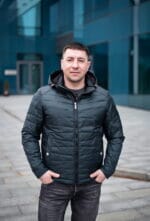 Весенняя мужская куртка Black Vinyl ТС21-1808, вид спереди, цвет малахит