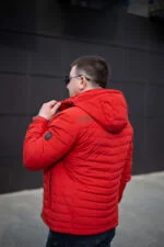 Чоловіча куртка для весни, помаранчовий колір, вигляд зі спини.