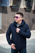 Чоловіча куртка для весни, темно-синій колір, вид спереду.