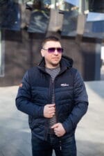 Розстібнута куртка, вигляд спереду