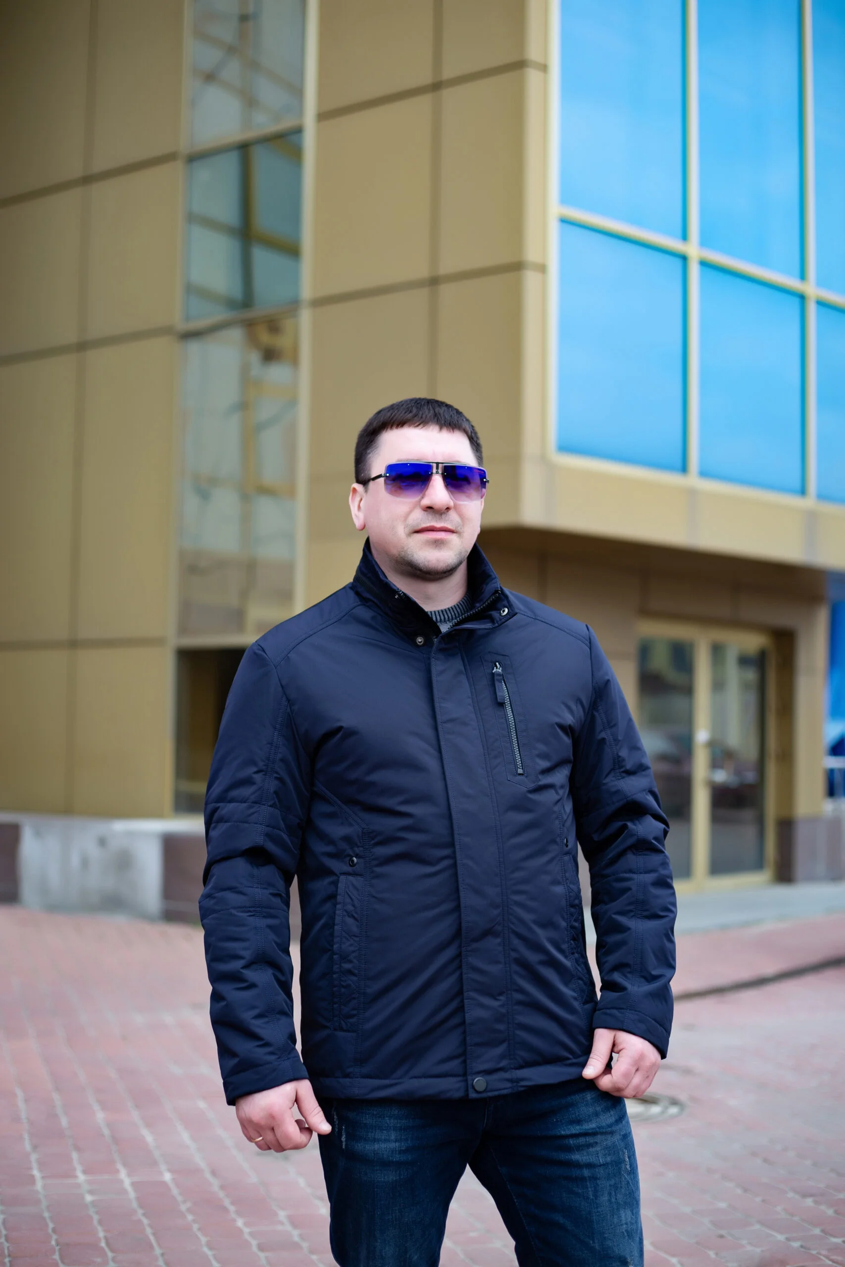 Чоловіча куртка Kings Wind 1K18 темно-синього кольору, панорамний вигляд спереду