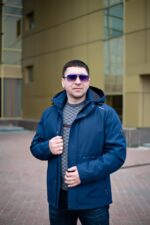 Чоловіча куртка синього кольору, вид спереду, розстібнута