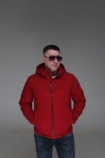 Мужская куртка Black Vinyl TC 21-1812 в красном цвете, вид спереди.