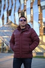 Чоловіча зимова куртка-жилет Black Vinyl С21-1733 зі знімними рукавами.