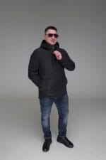 Мужская весенне-осенняя куртка с тинсулейтом, вид спереди.