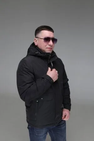 Мужская куртка Black Vinyl TC23-2213, демисезонная модель черного цвета, вид спереди.