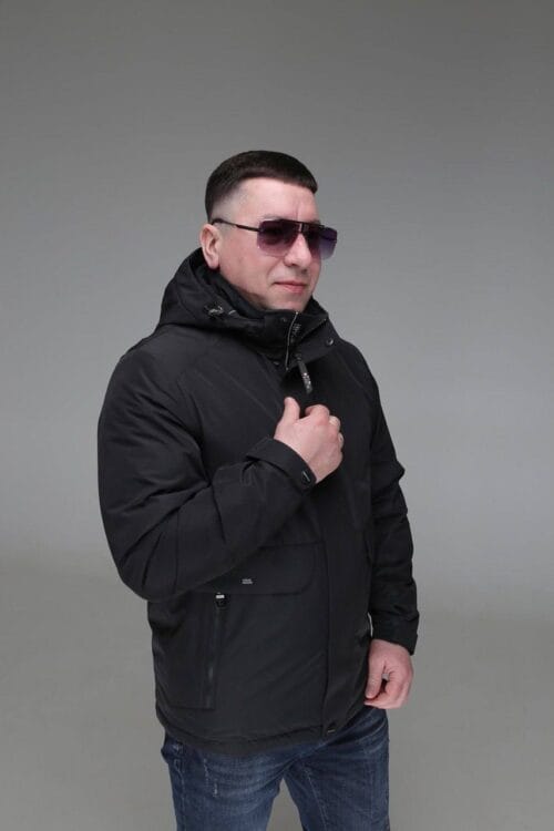 Мужская куртка Black Vinyl TC23-2213, демисезонная модель черного цвета, вид спереди.