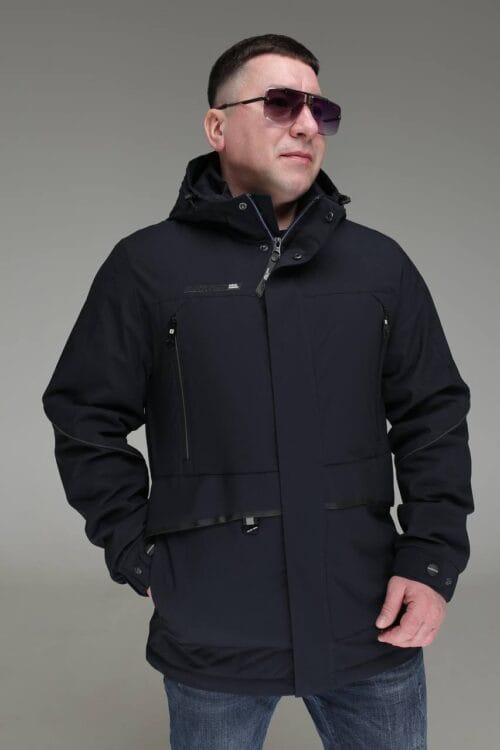 Мужская куртка Black Vinyl TC23-2220 в темно-синем цвете, вид спереди крупным планом, застегнута.