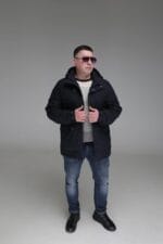 Чоловіча весняно-осіння куртка Black Vinyl у кольорі наві, панорамний вигляд спереду.