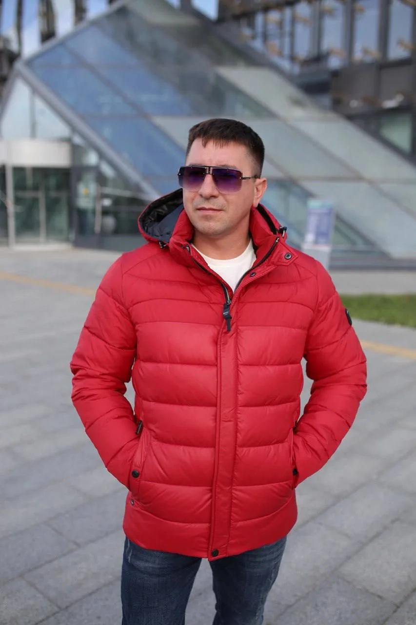 Мужская куртка Black Vinyl С21-1701, красный цвет, вид спереди.