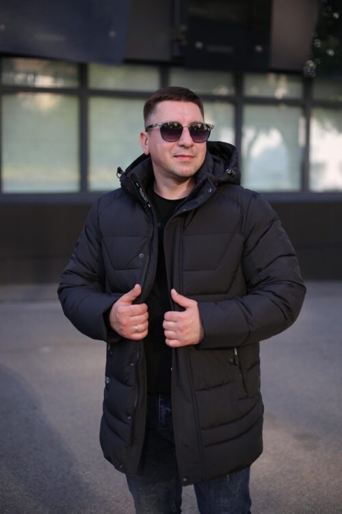 Мужская зимняя куртка Black Vinyl C23-2237C в черном цвете.