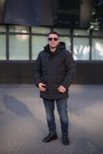 Стильная зимняя куртка Black Vinyl C23-2237C в черном цвете вид спереди