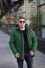 Мужская удлиненная зимняя куртка Black Vinyl С18-1328 S16 в зеленом цвете