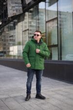 Удлиненная куртка Black Vinyl С18-1328 S16 в зеленом цвете для мужчины на зиму