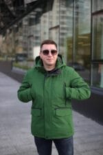 Удлиненная зимняя куртка Black Vinyl С18-1328 S16 в зеленом цвете для мужчины