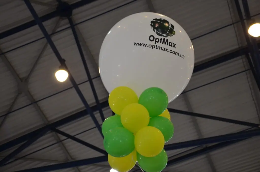 Повітряна кулька з логотипом OptMax на Kyiv Fashion 2018