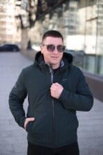Стильная весенняя куртка Black Vinyl TC24-2337 в цвете малахит для мужчины
