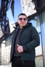 Осенняя куртка Black Vinyl TC24-2337 в цвете малахит для мужчины