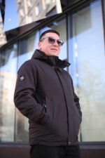 Стильная зимняя куртка Black Vinyl TC24-2338 в черном цвете для мужчины