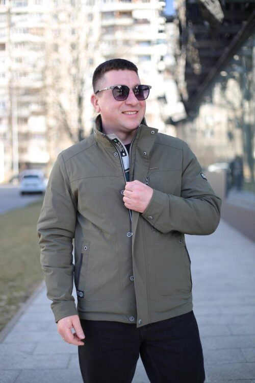 Осенняя куртка Black Vinyl TC24-2368 в оливковом цвете для мужчины