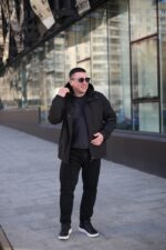 Стильная осенняя куртка Black Vinyl TC24-2338 в черном цвете для мужчины