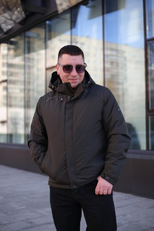 Осенняя куртка Black Vinyl ТС23-2201 для мужчины в цвете хаки