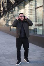 Стильная весенняя куртка Black Vinyl ТС23-2201 в цвете хаки для мужчины