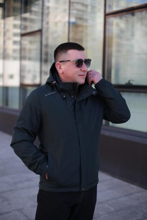 Осенняя куртка Black Vinyl ТС23-2201 в цвете малахит для мужчин