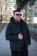 Осенняя теплая куртка Black Vinyl ТС23-2201 в цвете малахит для мужчины