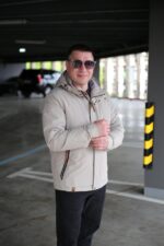 Куртка Black Vinyl TC24-2335 в бежевом цвете для мужчины на осень