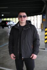 Осенняя куртка Black Vinyl TC24-2335 для мужчины в цвете черный-графит