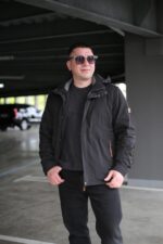 Осенняя куртка Black Vinyl TC24-2335 в цвете черный-графит для мужчины