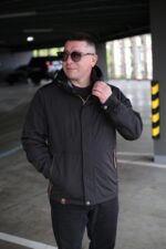 Мужская осенняя куртка Black Vinyl TC24-2335 в цвете черный-графит