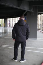 Стильная весенняя куртка Black Vinyl TC24-2335 в цвете черный-шоколад для мужчины