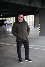 Осенняя куртка Black Vinyl TC24-2335 в цвете хаки для мужчины