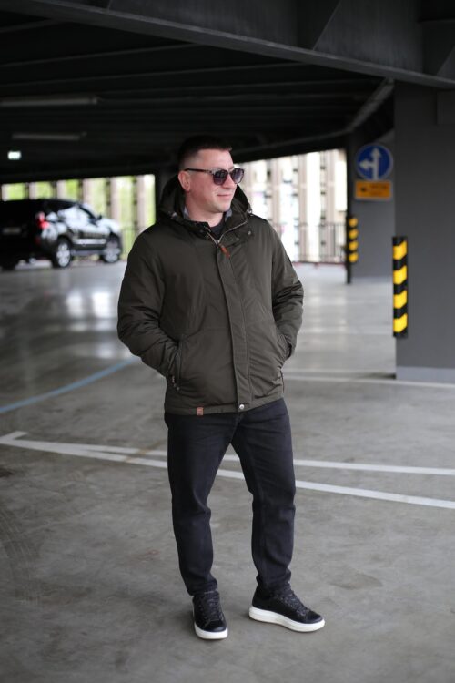 Осенняя куртка Black Vinyl TC24-2335 в цвете хаки для мужчины