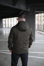 Теплая осенняя куртка Black Vinyl TC24-2335 в цвете хаки для мужчины