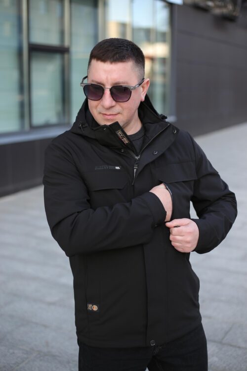 Осенняя куртка Black Vinyl ТС24-2361 в черном цвете для мужчины