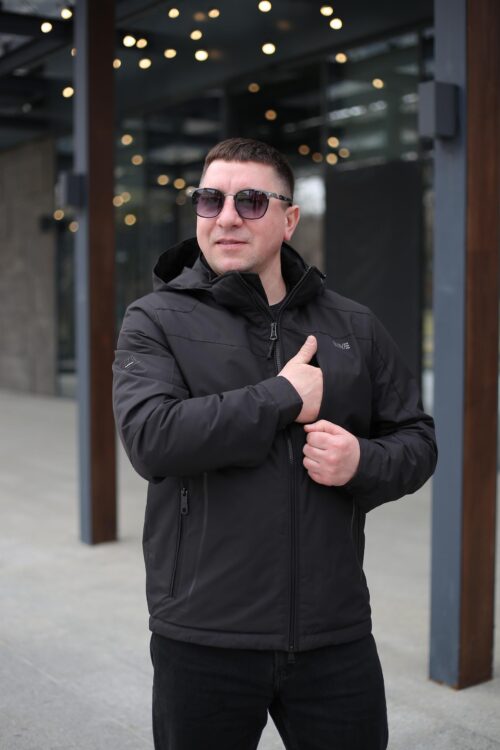 Теплая осенняя куртка Black Vinyl ТС23-2200 в черном цвете для мужчины