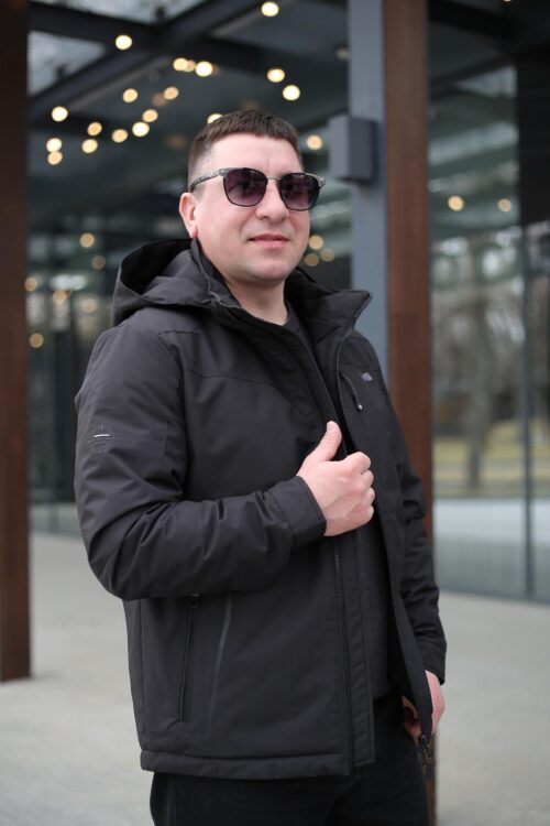 Осенняя куртка Black Vinyl ТС23-2200 в черном цвете для мужчин