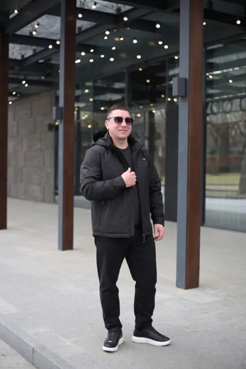 Осенняя куртка Black Vinyl ТС23-2200 для мужчины черная