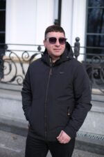 Осенняя куртка Black Vinyl TC24-2356 для мужчины черная
