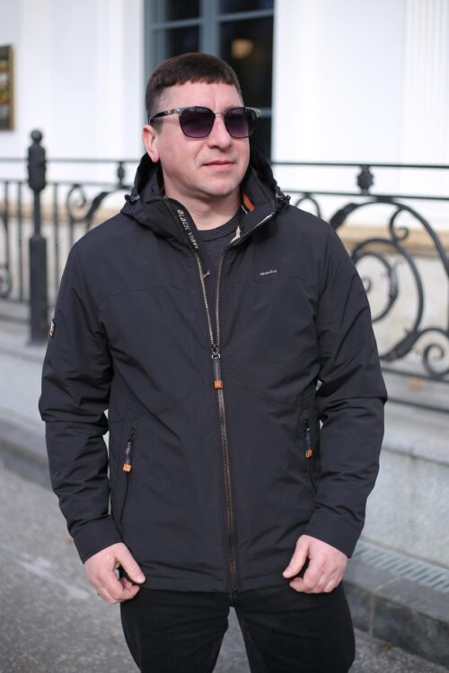 Осенняя куртка Black Vinyl TC24-2356 в черном цвете для мужчины