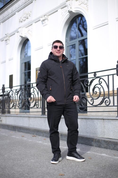 Теплая осенняя куртка Black Vinyl TC24-2356 в черном цвете для мужчины