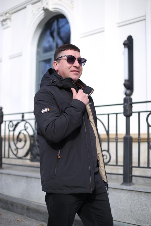 Стильная осенняя куртка Black Vinyl TC24-2356 в черном цвете для мужчины
