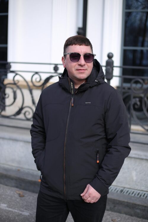 Осенняя куртка Black Vinyl TC24-2356 для мужчины черная