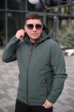 Осенняя куртка Black Vinyl TC24-2356 в цвете малахит для мужчин