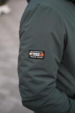 Стильная осенняя куртка Black Vinyl TC24-2356 в цвете малахит для мужчины