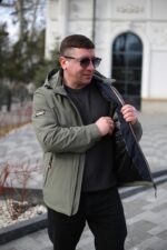 Осенняя куртка Black Vinyl TC24-2356 для мужчины оливковая