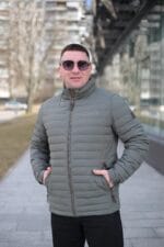 Стильная осенняя куртка Zero Frozen ZF50499 в оливковом цвете для мужчины